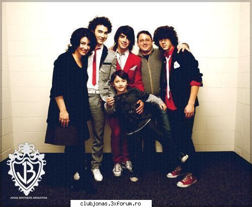 The Jonas fam. - Deea 31 - Jonas Brothers ♪